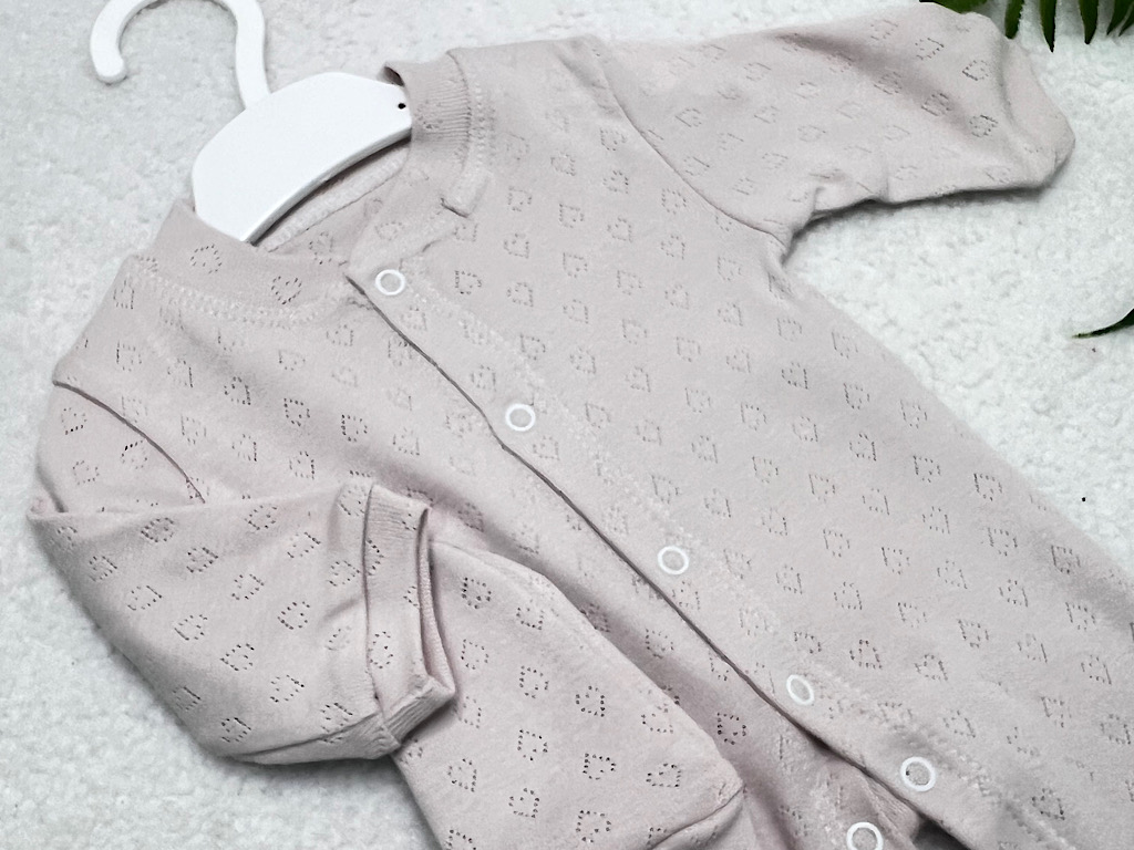 سرهمی نوزادی کلاه دار طرح قلب سوزنی رنگ کالباسی روشن  کارامل caramell