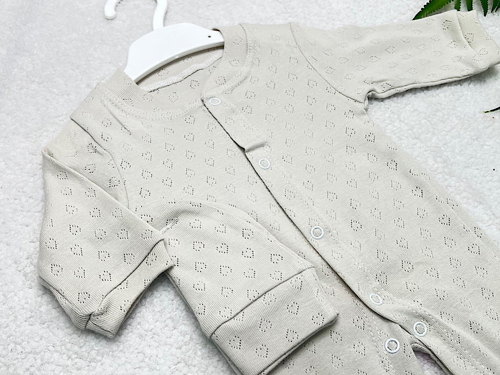 سرهمی نوزادی  زیپ و کلاه دار طرح قلب سوزنی رنگ استخوانی   کارامل caramell