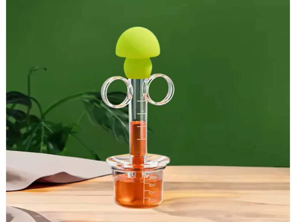 داروخوری نوزادی طرح سرنگ پایه دار به همراه قاشق و قطره چکان چیکو CHICCO