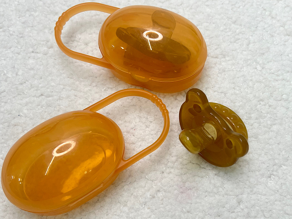 پستانک نوزادی قابدار طرح هی اور شی HEORSHI