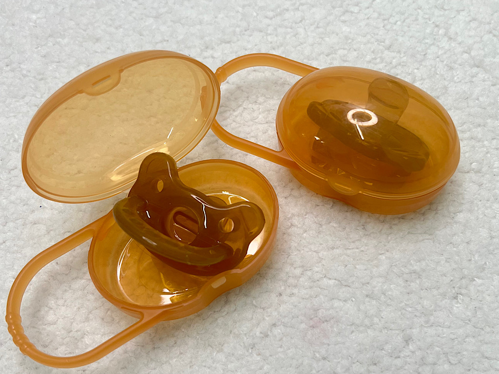 پستانک نوزادی قابدار طرح هی اور شی HEORSHI