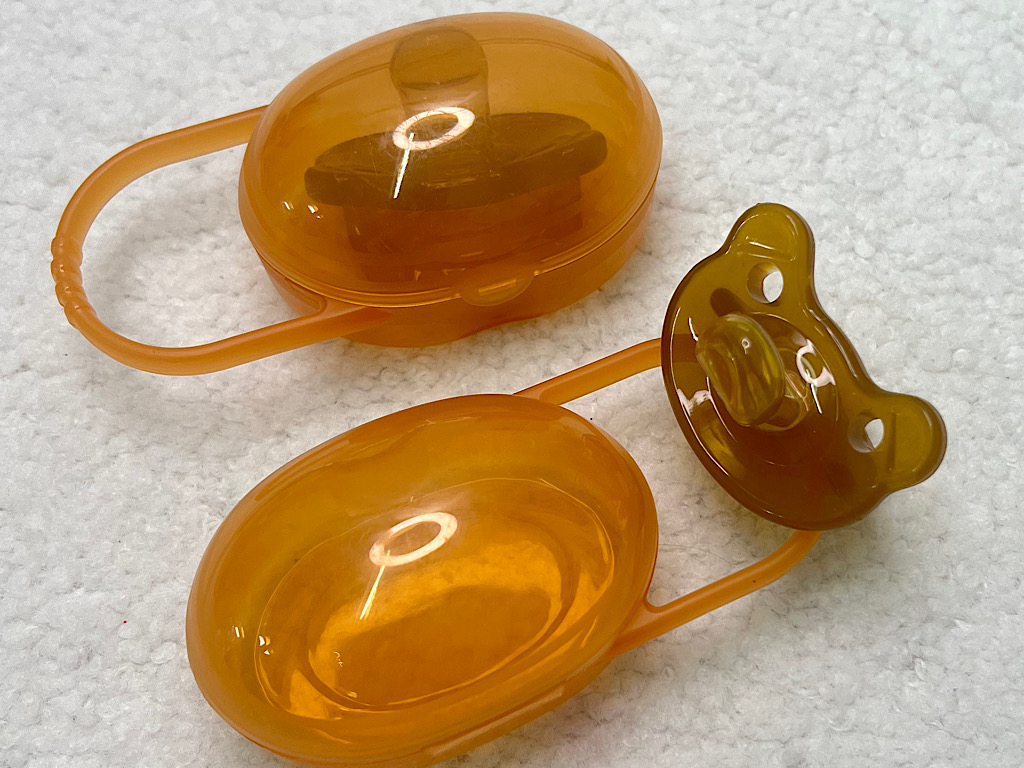 پستانک نوزادی قابدار طرح هی اور شی HEORSHI