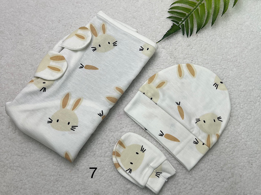 قنداق چسبی همراه با کلاه و دستکش baby4life