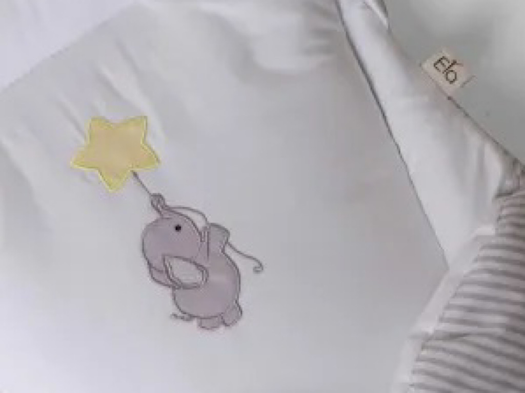 قنداق سوئیسی (آغوش گیر) نوزادی پیکه طرح فیل و ماه خاکستری الا ELA