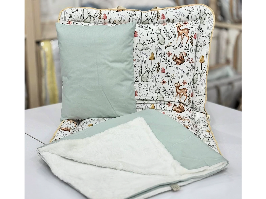 سرویس خواب دم دستی مسافرتی نوزادی مجموعه 3 عددی تشک، لحاف و بالشت با بسته بندی کیفی طرح چمنزار سبز آبی الا ELA