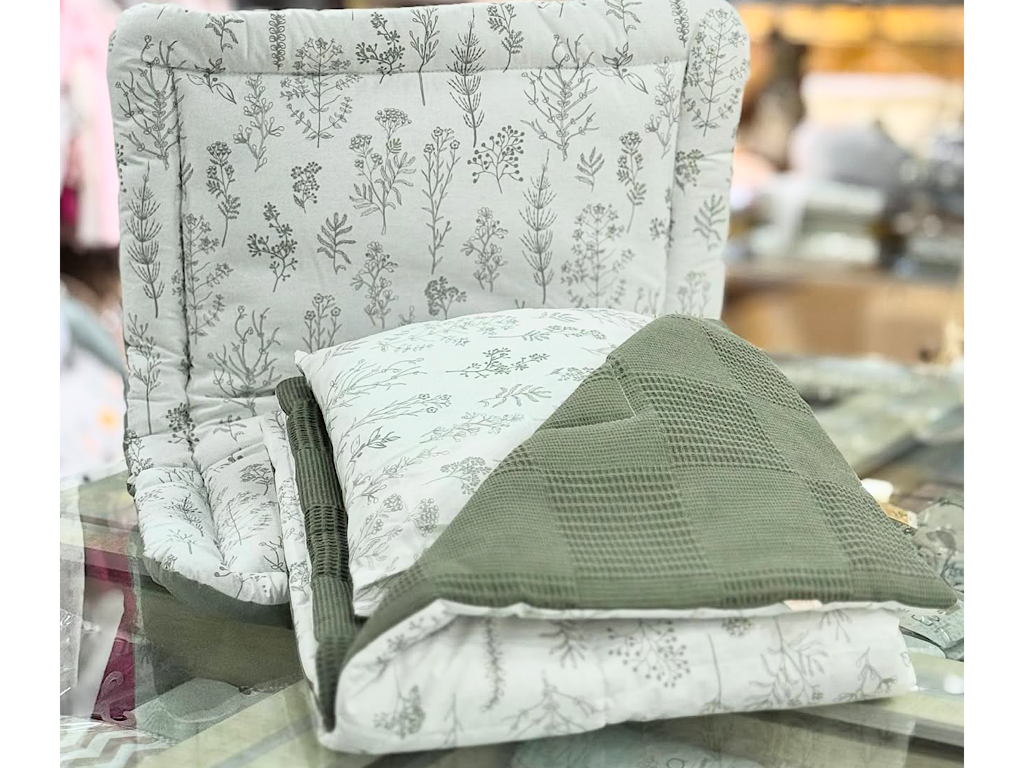 سرویس خواب دم دستی مسافرتی نوزادی(سایز 2)مجموعه 3 عددی تشک، لحاف و بالشت طرح نبات سبز الا ELA