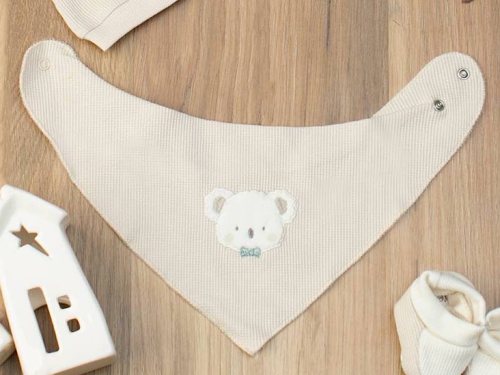 پیشبند دستمال گردنی نوزادی  طرح koala pino دانالو Danaloo