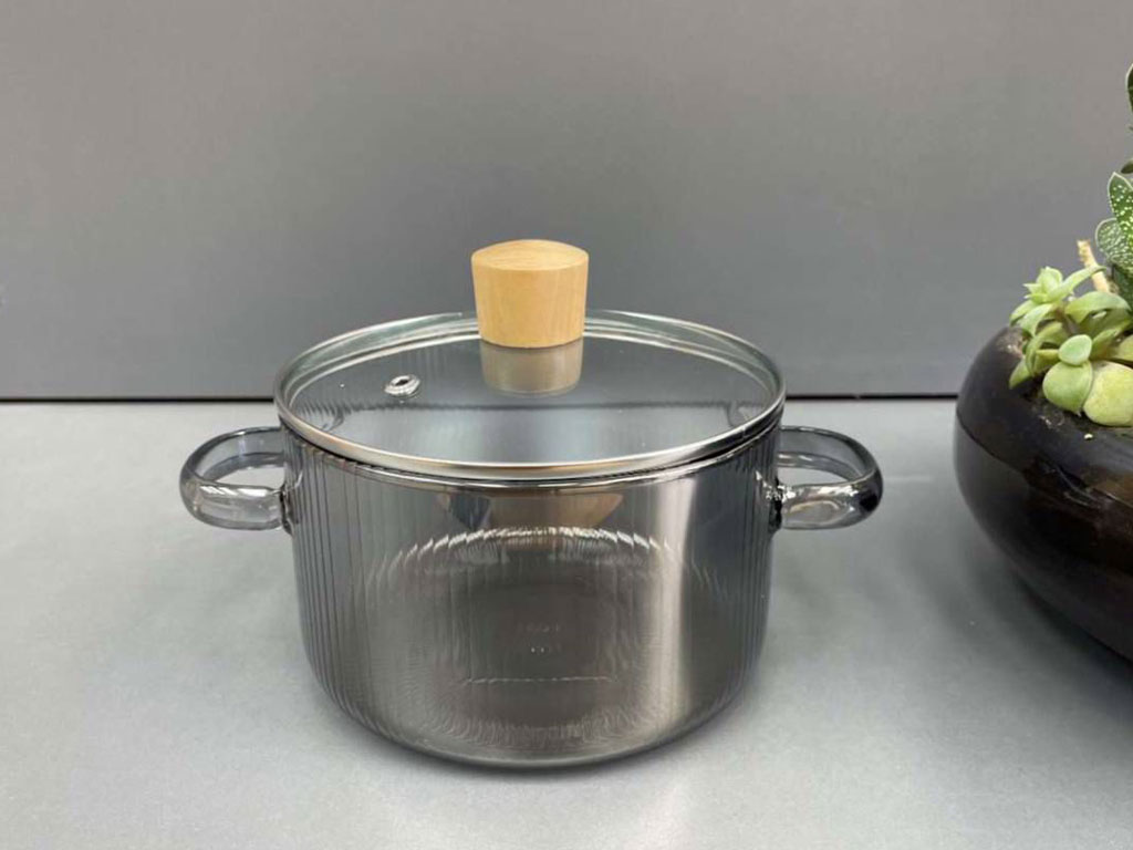 قابلمه پیرکس دسته دار   طرح شیاردار 1800 میلی لیتری