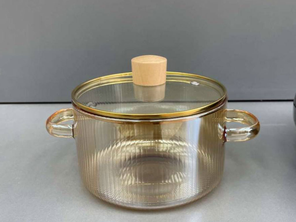 قابلمه پیرکس دسته دار   طرح شیاردار 1800 میلی لیتری