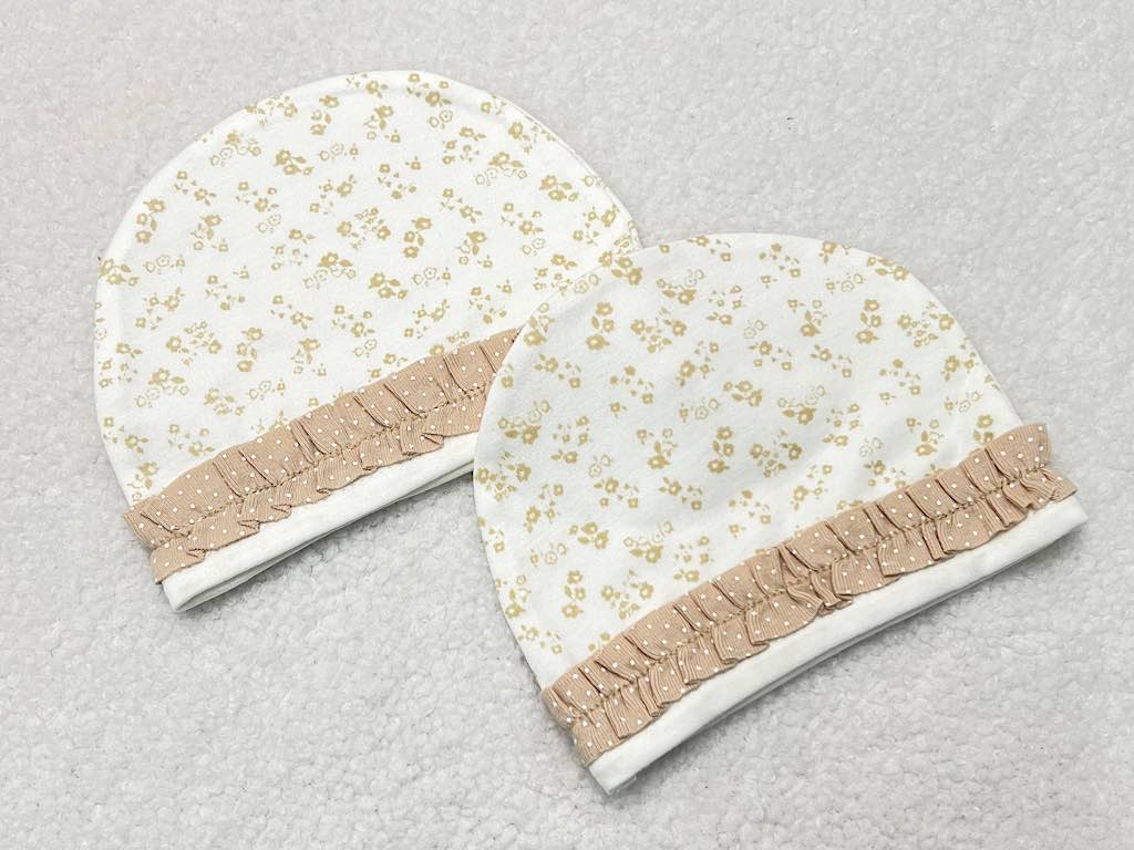 کلاه گرد نوزادی دخترانه رنگ شیری طرح سوئیت پاریز Pariz