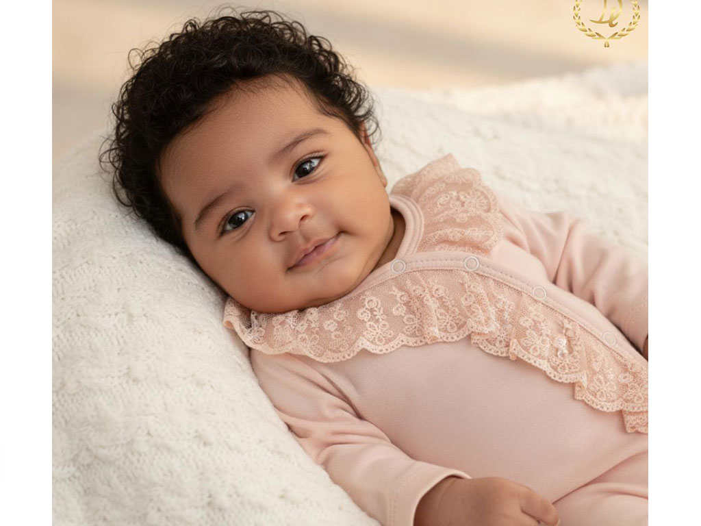 ست بیمارستانی 9 تکه نوزادی دخترانه رنگ گلبهی طرح snow white دانالو Danaloo