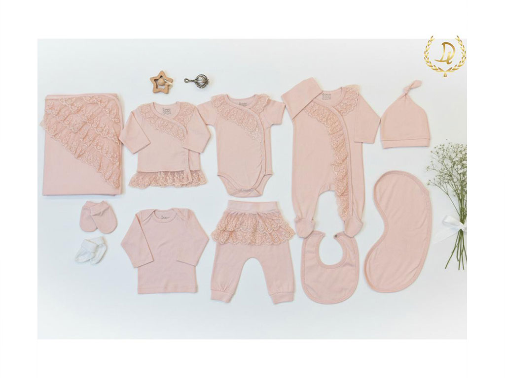 ست بیمارستانی 13 تکه نوزادی طرح snow white گلبهی رنگ  دانالو Danaloo