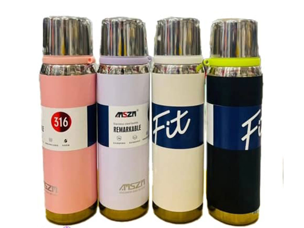 فلاسک استیل حجم 700 میلی لیتر دارای توری صافی و بند دستی