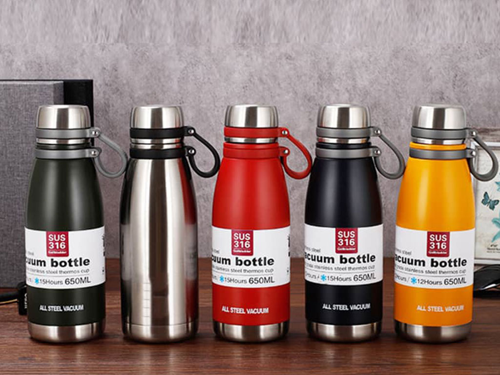 فلاسک تمام استیل حجم 650 میلی لیتر با بند سیلیکونی