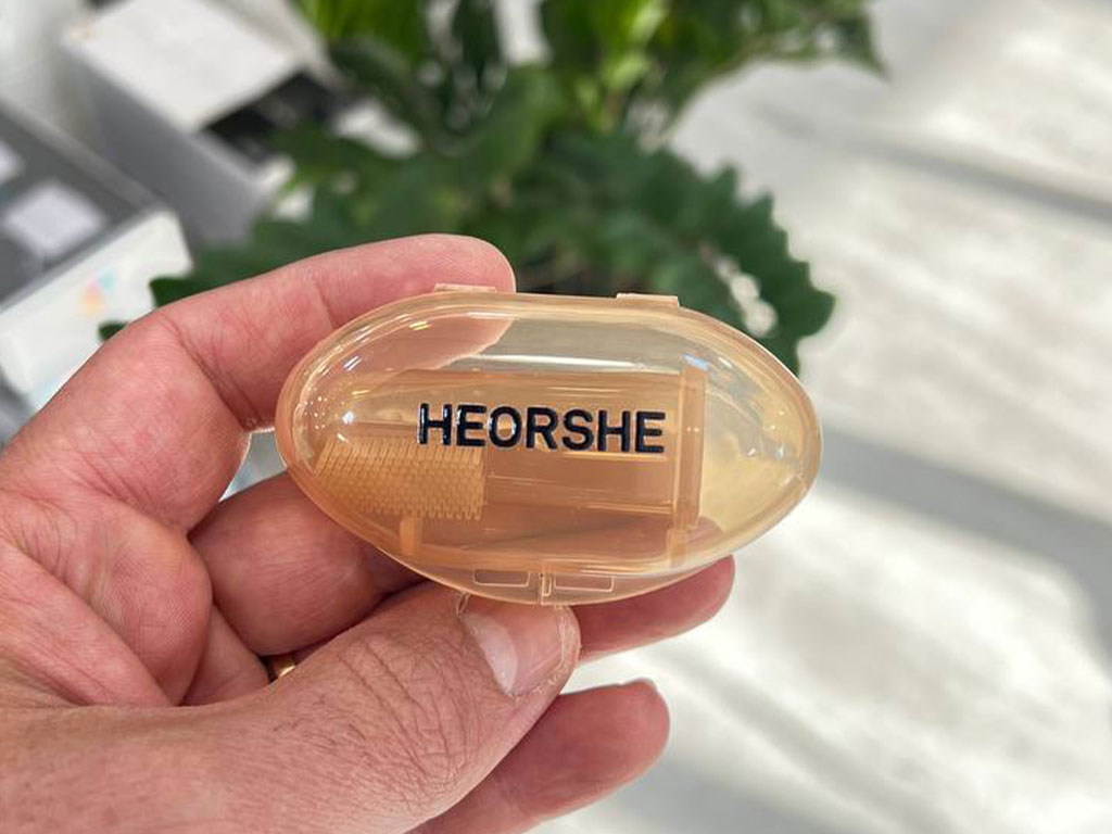 مسواک انگشتی طرح هی اور شی  قابدار