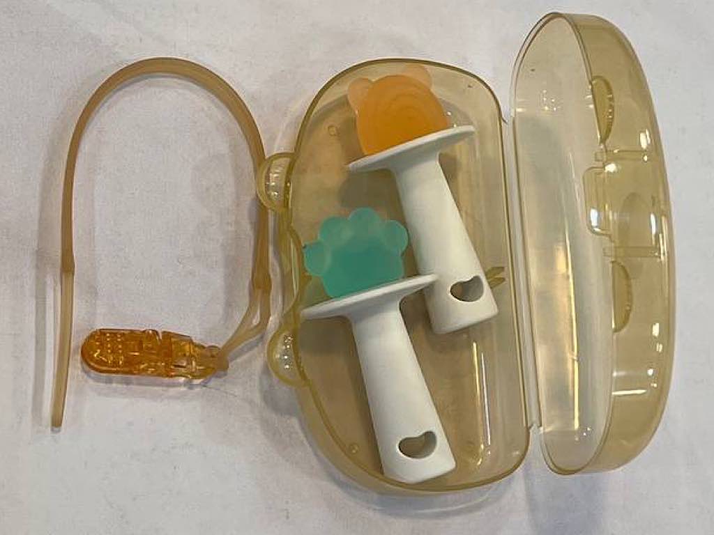 دندانگیر سیلیکونی دو عددی نوزادی قابدار به همراه بند پستانک  طرح تدی