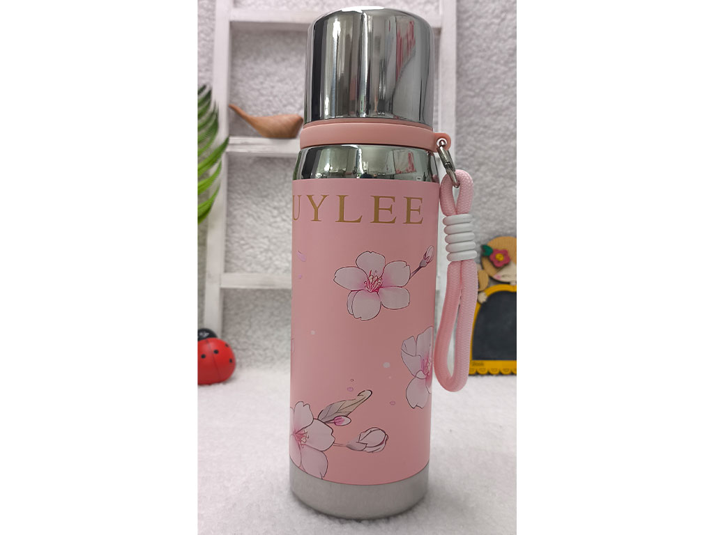 فلاسک استیل گلدار 550 میلی لیتر به همراه بند دستی