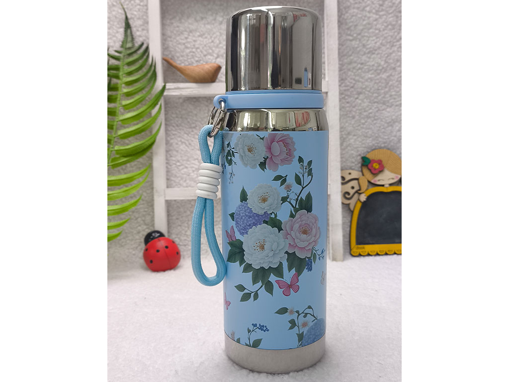 فلاسک استیل گلدار 550 میلی لیتر به همراه بند دستی