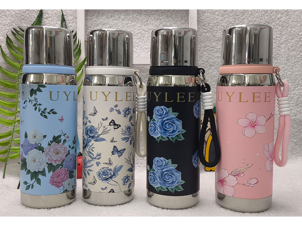 فلاسک استیل گلدار 550 میلی لیتر به همراه بند دستی