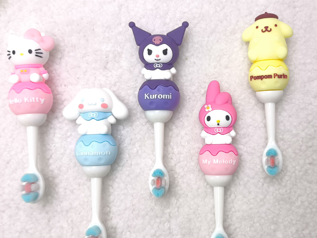 مسواک سیلیکونی عروسکی کودک دارای قاب طرح کرومی و دوستان