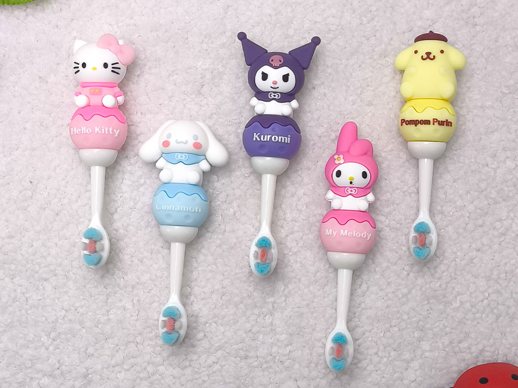 مسواک سیلیکونی عروسکی کودک دارای قاب طرح کرومی و دوستان