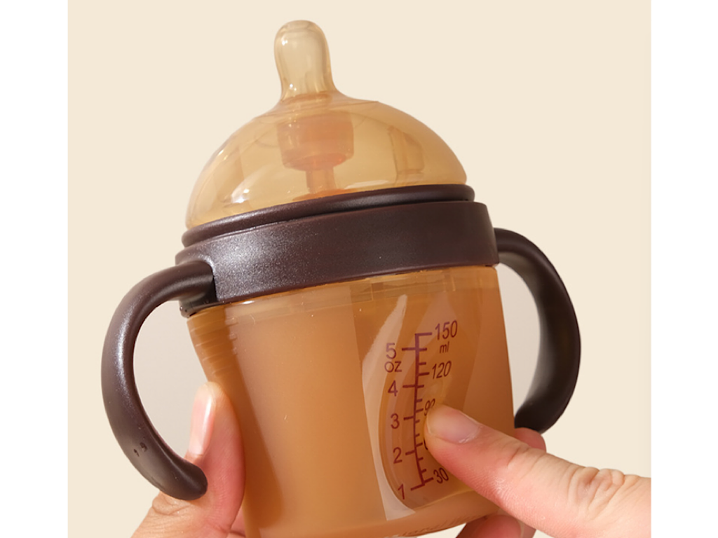 شیشه شیر دسته دارسوپاپ دار سیلیکونی  150 میلی لیتر طرح هی اور شی