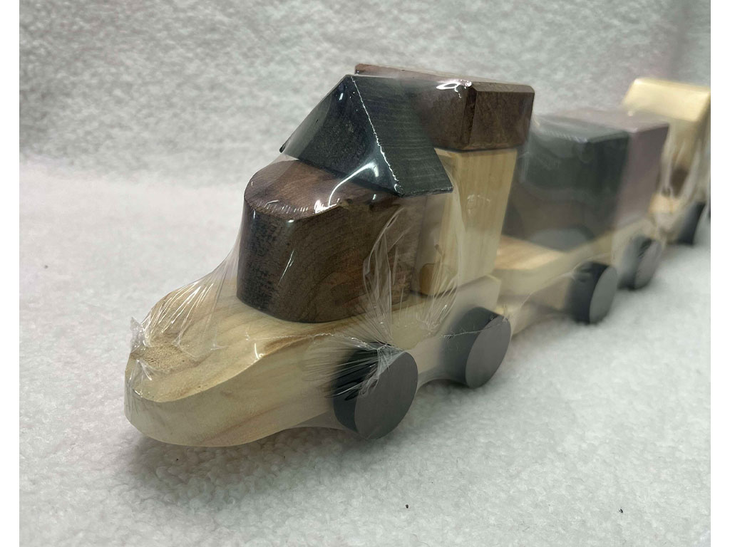 قطار چوبی اسباب بازی و دکوری اتاق کودک