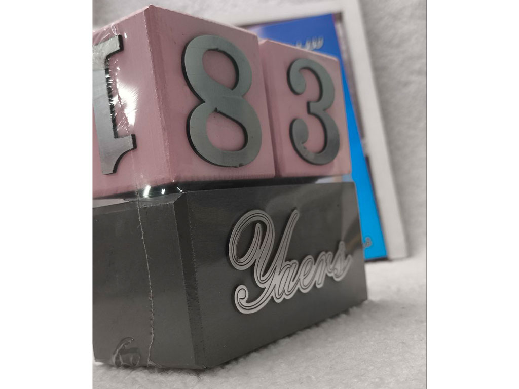 مکعب چوبی اعداد گاه شمار یا ماهگرد نوزادی