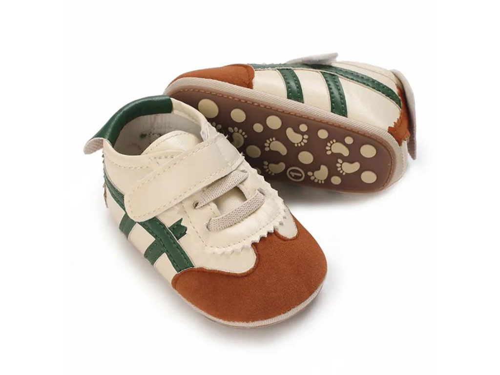 پاپوش استپ دار نوزادی رنگ شیری طرح خط دار سبز