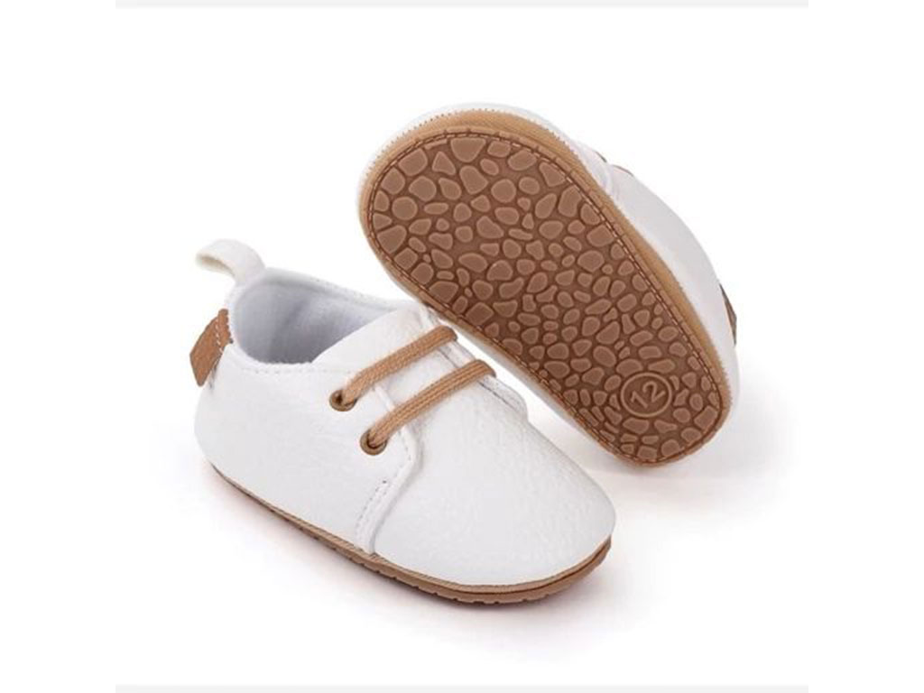 پاپوش استپ دار نوزادی رنگ سفید بند دار