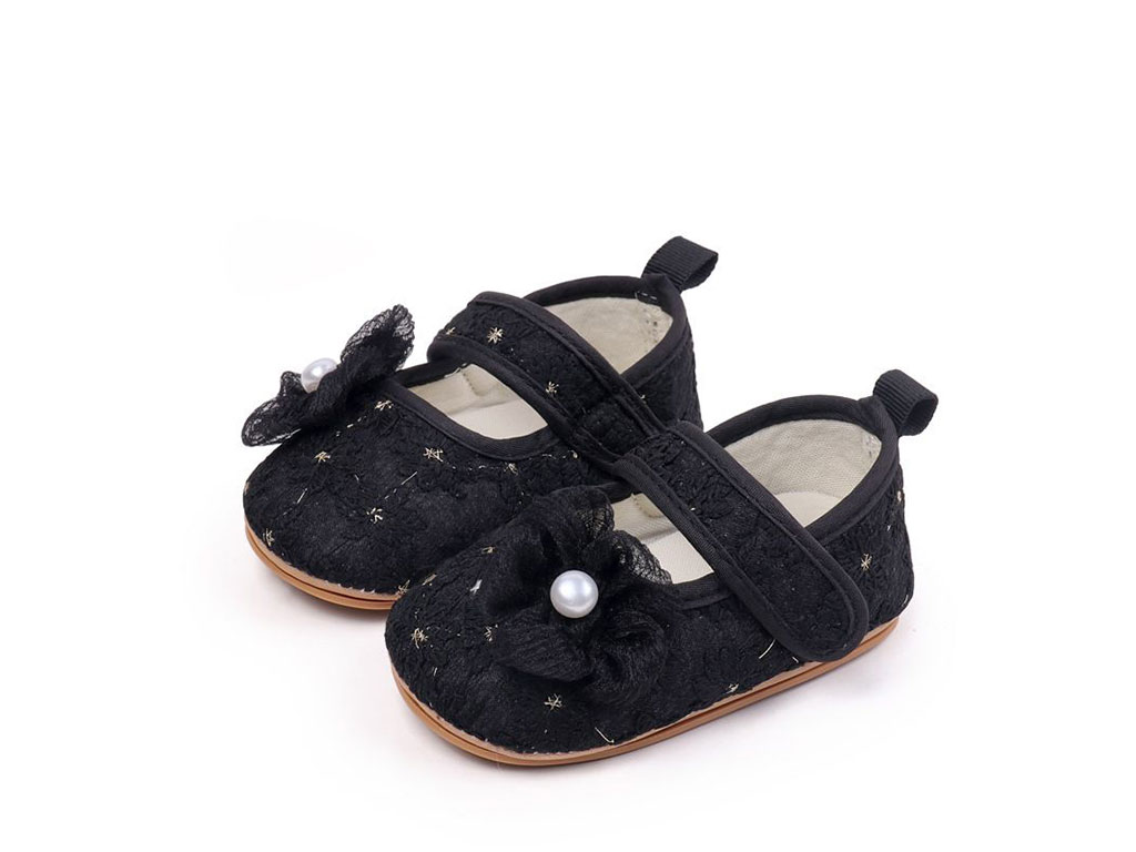 پاپوش استپ دار نوزادی رنگ مشکی خامه دوزی طرح گل