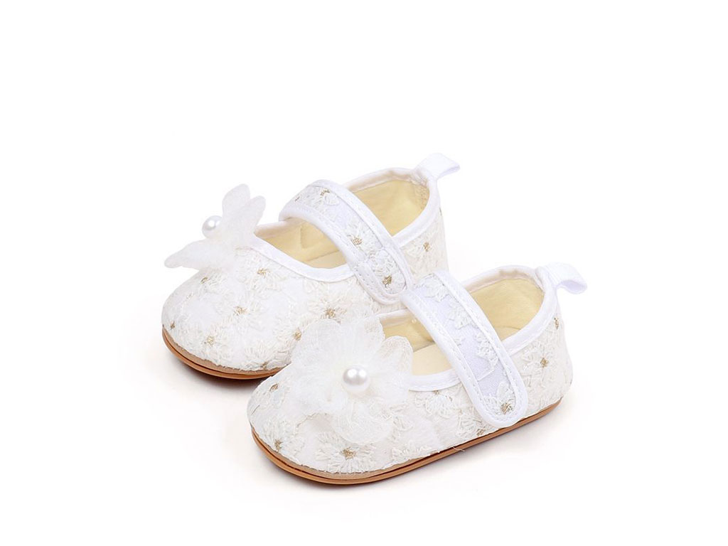 پاپوش استپ دار نوزادی رنگ سفید شیری خامه دوزی طرح گل