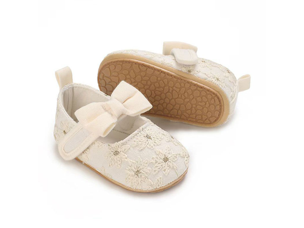 پاپوش استپ دار نوزادی رنگ کرم شیری خامه دوزی طرح پاپیون