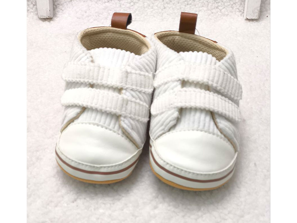 پاپوش استپ دار نوزادی مخمل کبریتی طرح ببر رنگ سفید