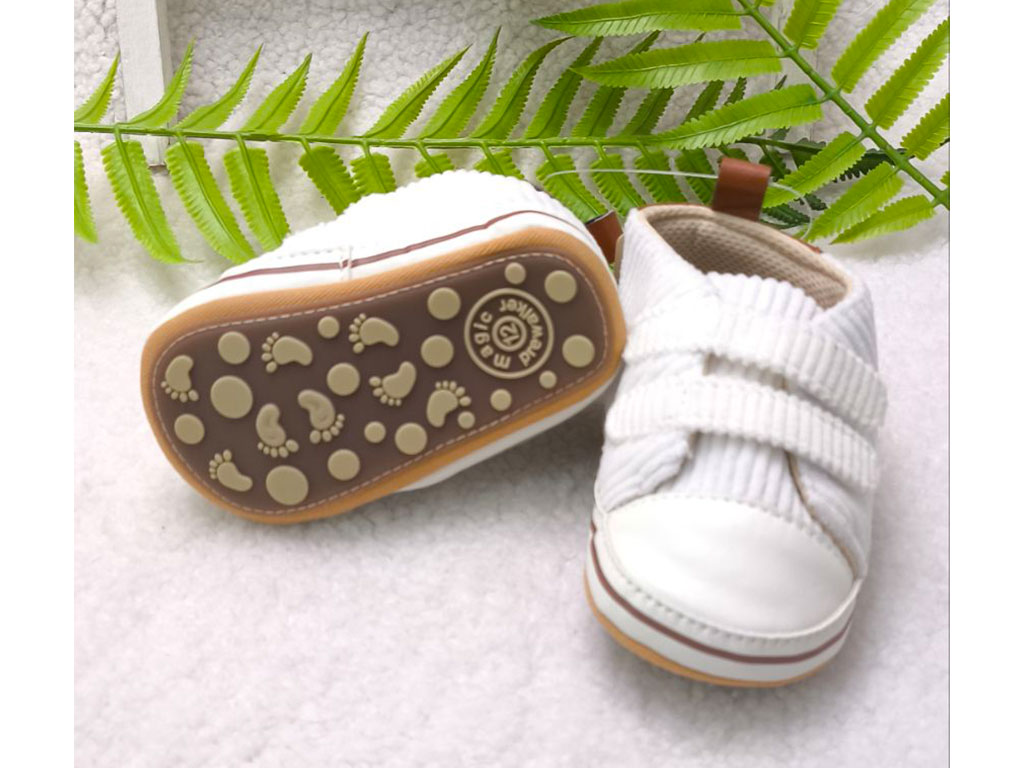 پاپوش استپ دار نوزادی مخمل کبریتی طرح ببر رنگ سفید