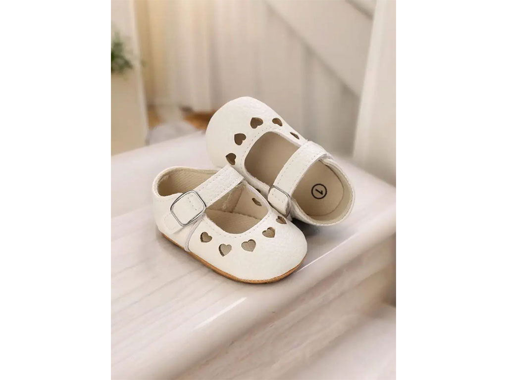 پاپوش سفید رنگ استپ دار نوزادی دخترانه طرح قلب