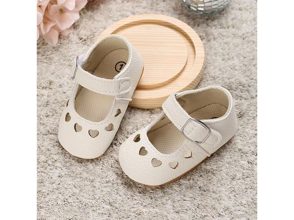 پاپوش سفید رنگ استپ دار نوزادی دخترانه طرح قلب