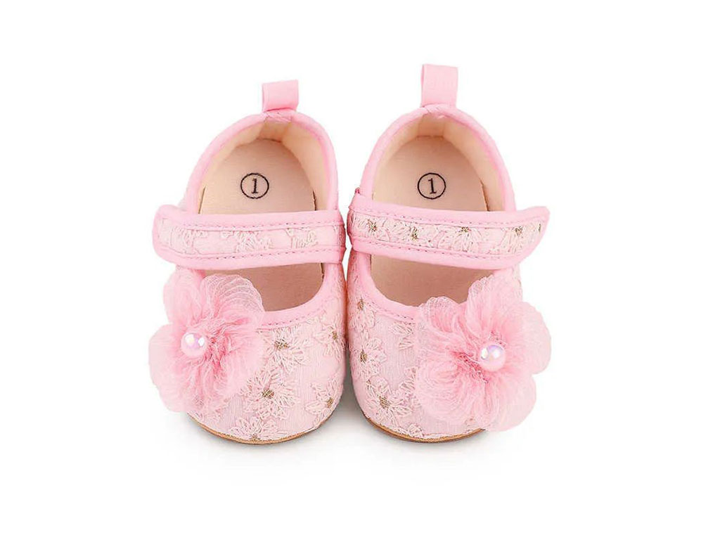 پاپوش استپ دار نوزادی رنگ صورتی خامه دوزی طرح گل