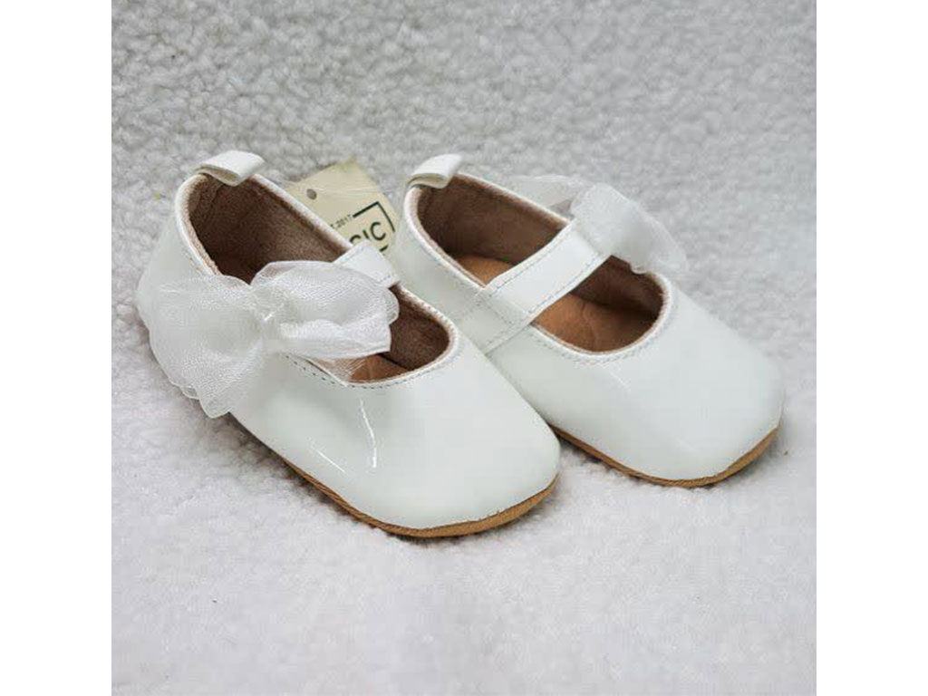 پاپوش سفید رنگ استپ دار نوزادی دخترانه طرح پاپیون توری