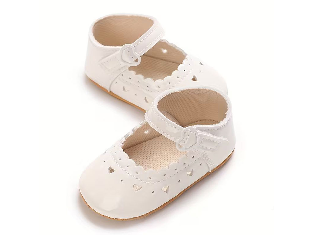 پاپوش سفید رنگ استپ دار نوزادی دخترانه طرح لبه قلب دار