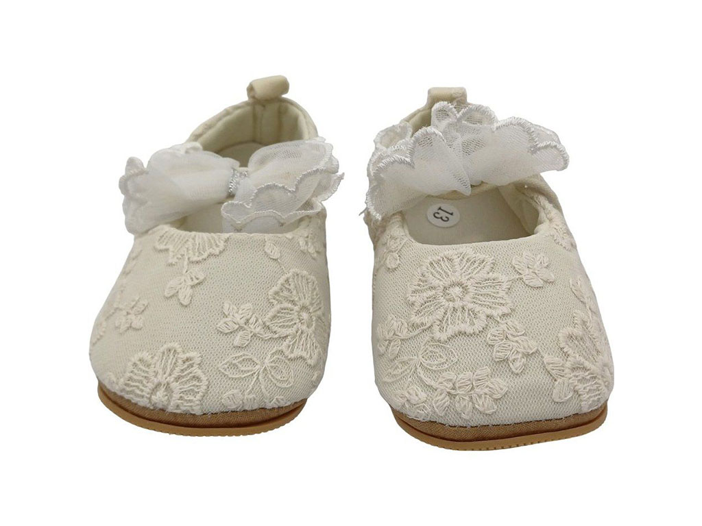 پاپوش استپ دار نوزادی رنگ سفید شیری خامه دوزی طرح پاپیون توری