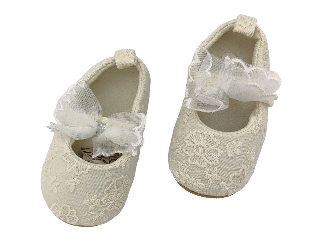 پاپوش استپ دار نوزادی رنگ سفید شیری خامه دوزی طرح پاپیون توری