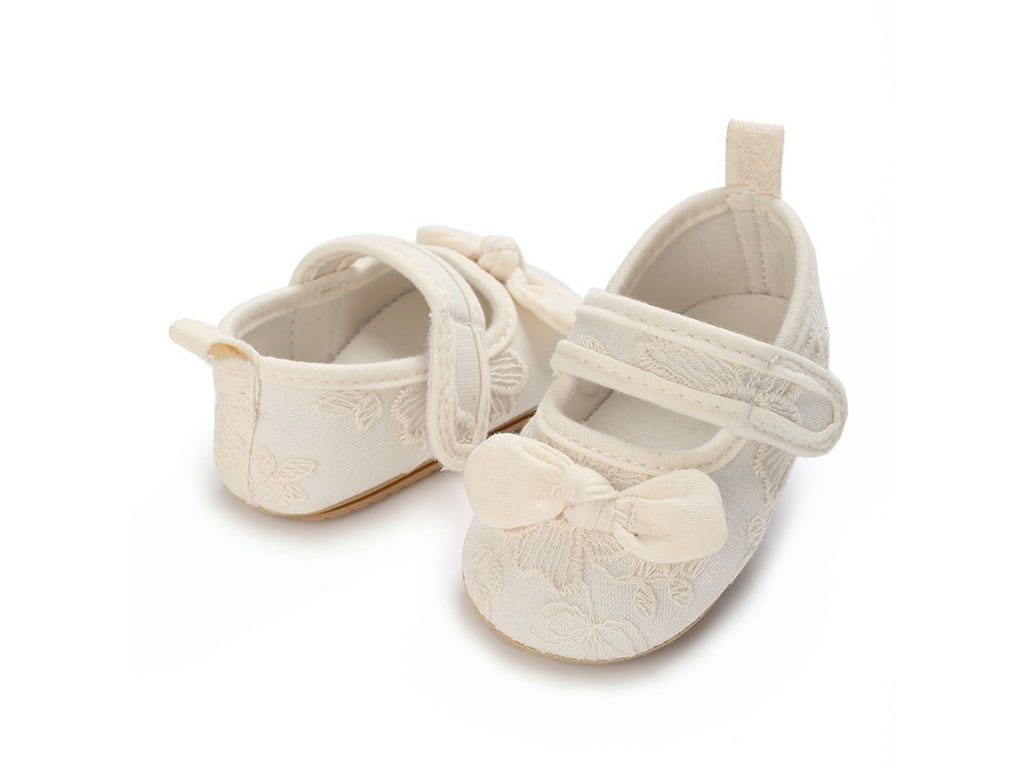 پاپوش استپ دار نوزادی رنگ شیری خامه دوزی طرح پاپیون گره