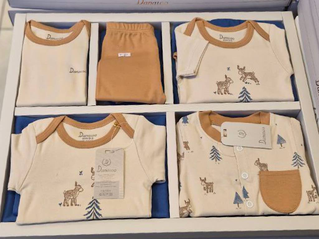 ست بیمارستانی 19 تکه نوزادی طرح  گوزن و کاج تاج دانالو Danaloo