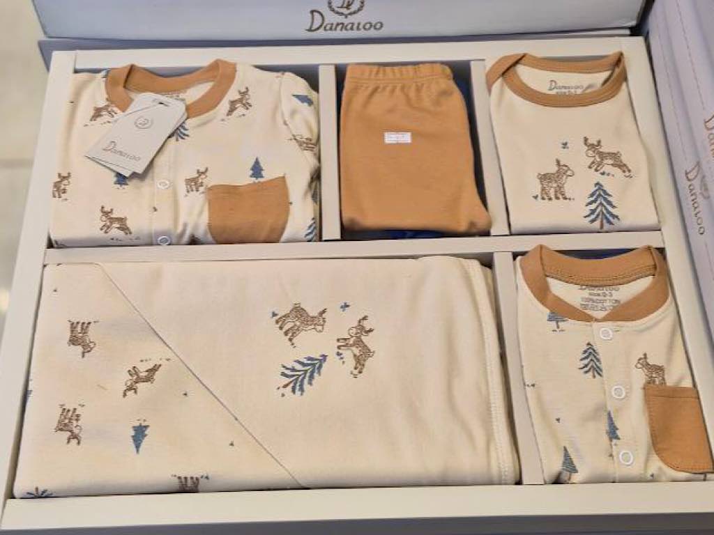 ست بیمارستانی 13 تکه نوزادی طرح گوزن و کاج دانالو Danaloo