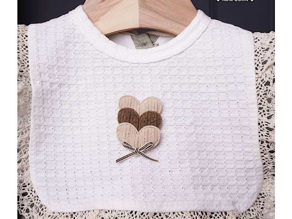 پیراهن دخترانه کرم رنگ جلو پیشبند دار  نیوبرن New Born