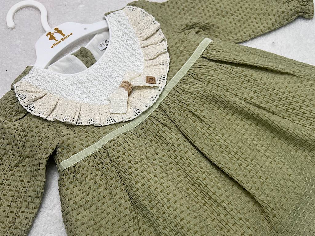 پیراهن دخترانه سبز رنگ جلو سینه گیپور پاپیون دار نیوبرن New Born