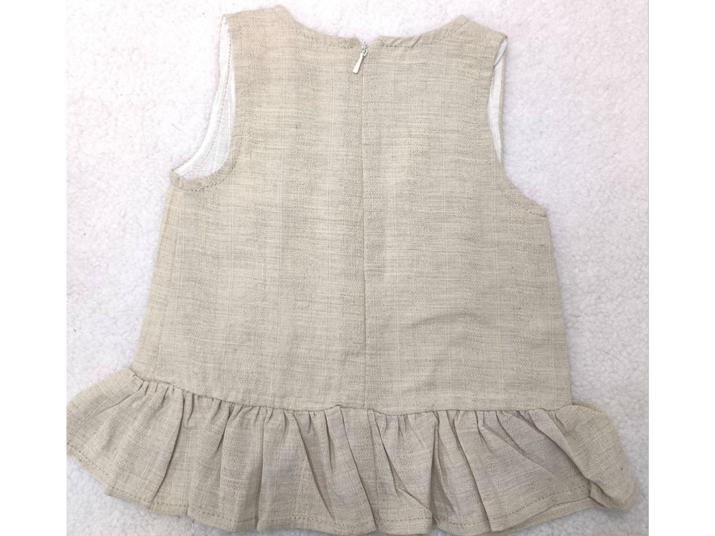 سارافون دخترانه رنگ نسکافه ای طرح نقلی بغل دکمه چین دار