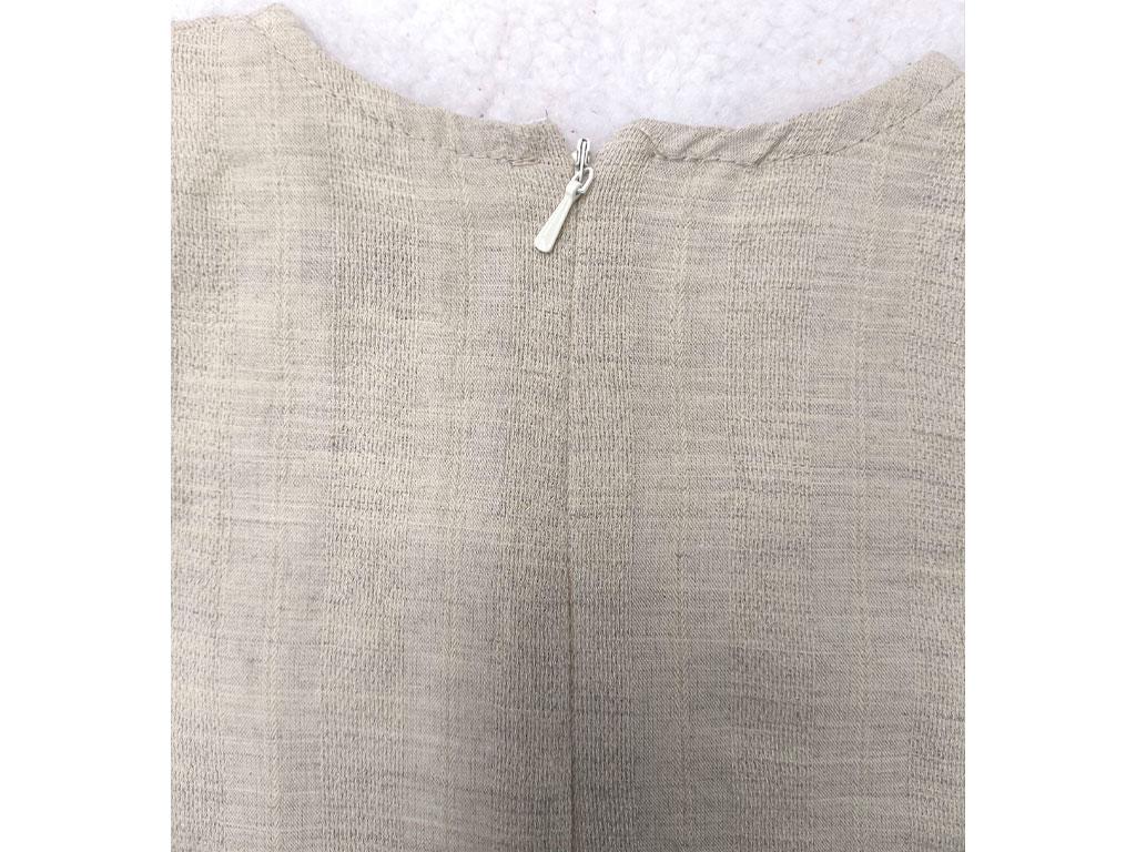 سارافون دخترانه رنگ نسکافه ای طرح نقلی بغل دکمه چین دار