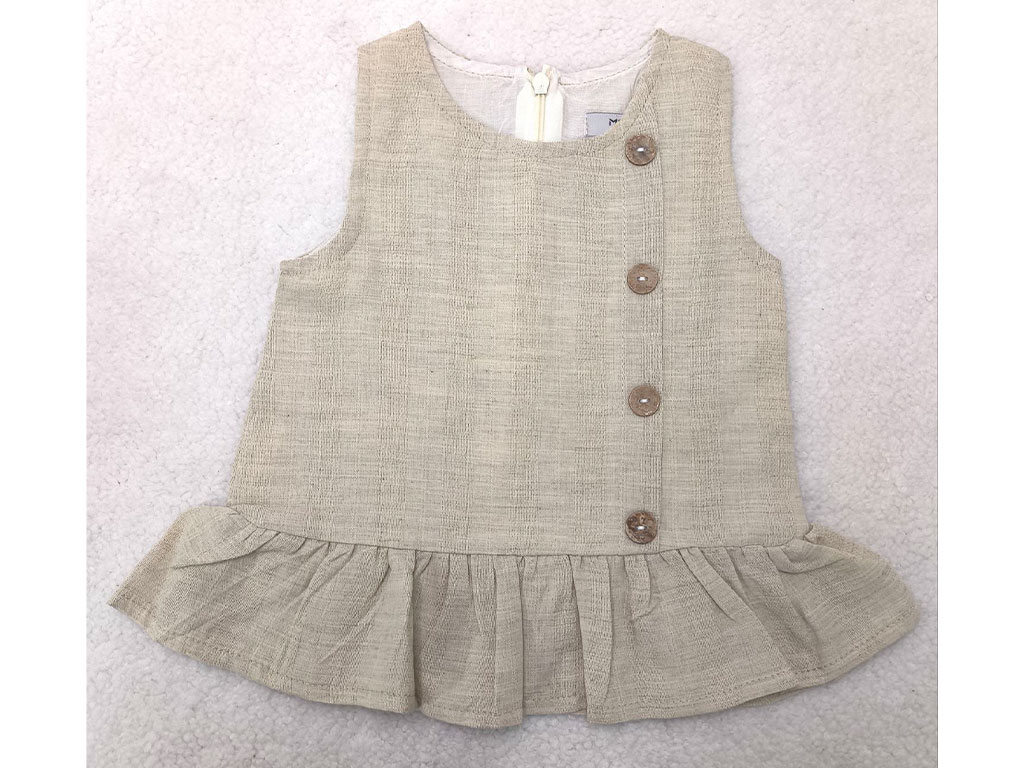 سارافون دخترانه رنگ نسکافه ای طرح نقلی بغل دکمه چین دار